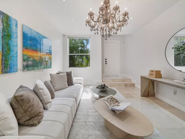 Продажа дома по адресу 21156 NE 33rd Ave - фото 8927586