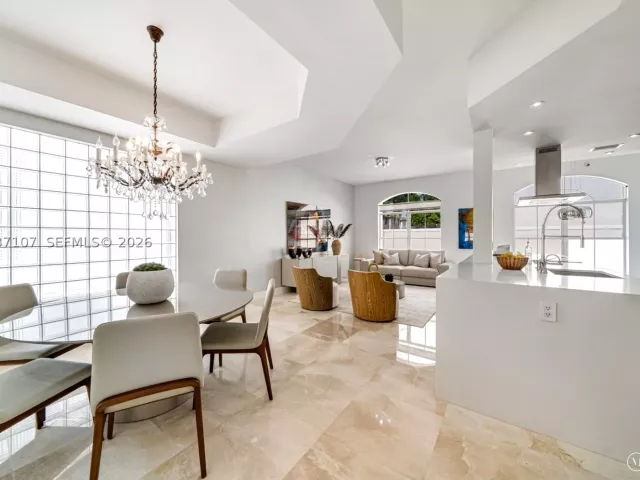 Продажа дома по адресу 21156 NE 33rd Ave - фото 8927589