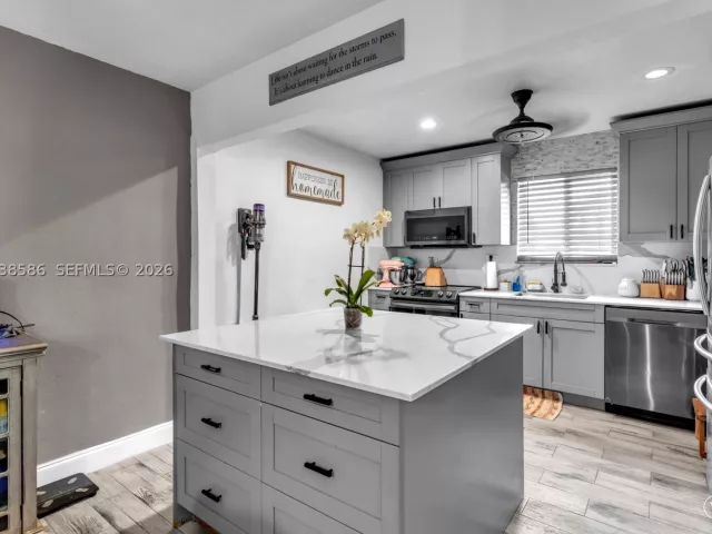 Продажа дома по адресу 3510 SW 87th Ave - фото 8869448