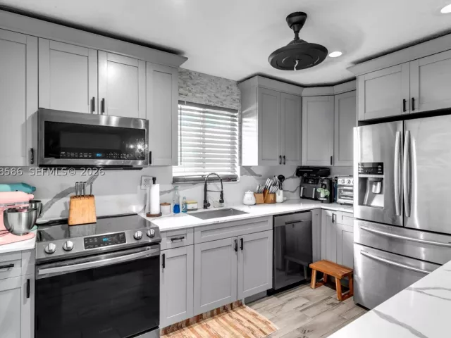 Продажа дома по адресу 3510 SW 87th Ave - фото 8869449
