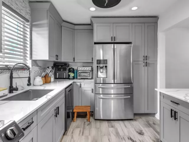 Продажа дома по адресу 3510 SW 87th Ave - фото 8869450
