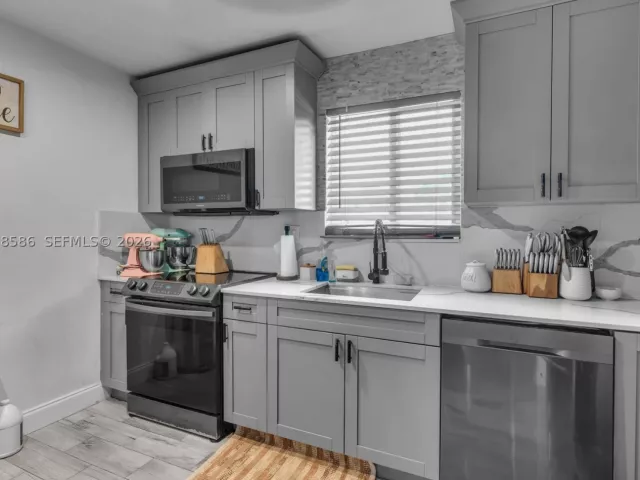 Продажа дома по адресу 3510 SW 87th Ave - фото 8869451