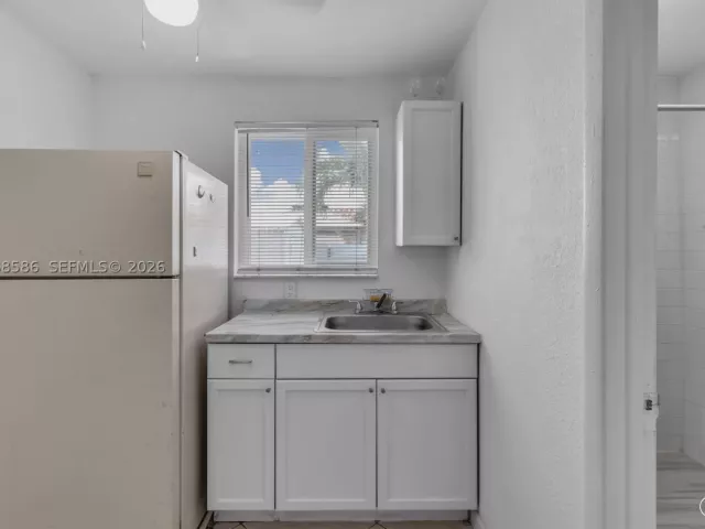 Продажа дома по адресу 3510 SW 87th Ave - фото 8869458