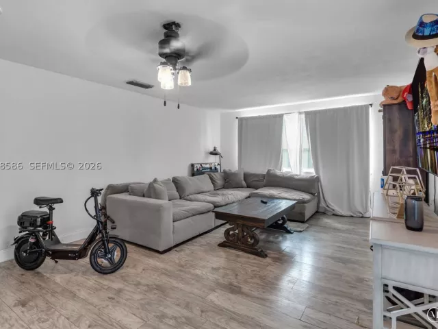 Продажа дома по адресу 3510 SW 87th Ave - фото 8869441