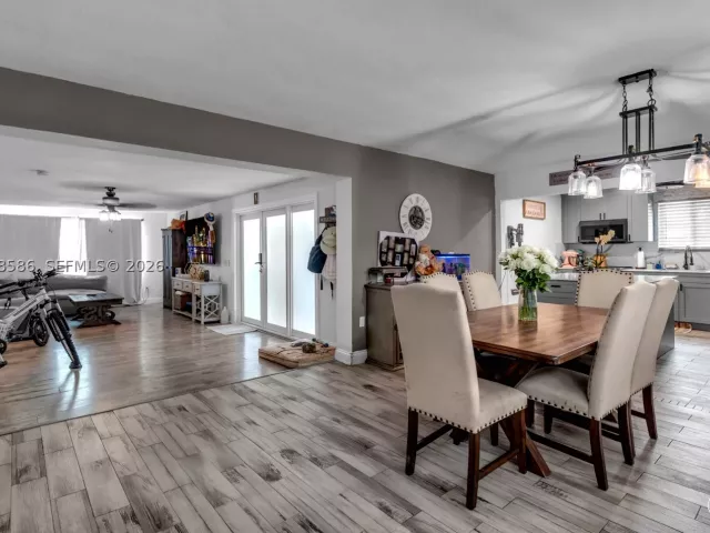 Продажа дома по адресу 3510 SW 87th Ave - фото 8869443