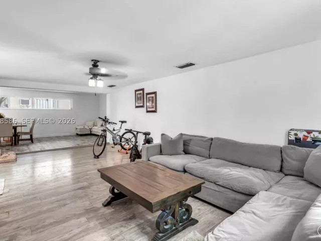Продажа дома по адресу 3510 SW 87th Ave - фото 8869445