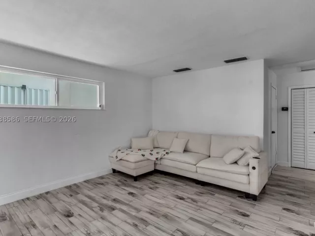 Продажа дома по адресу 3510 SW 87th Ave - фото 8869447
