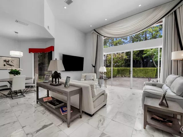Продажа дома по адресу 1697 Mayacoo Lakes Boulevard - фото 9042203