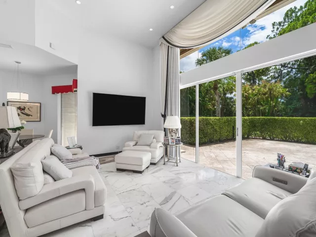 Продажа дома по адресу 1697 Mayacoo Lakes Boulevard - фото 9042209