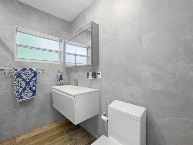Продажа дома по адресу 761 NE 82nd Ter - фото 8347481