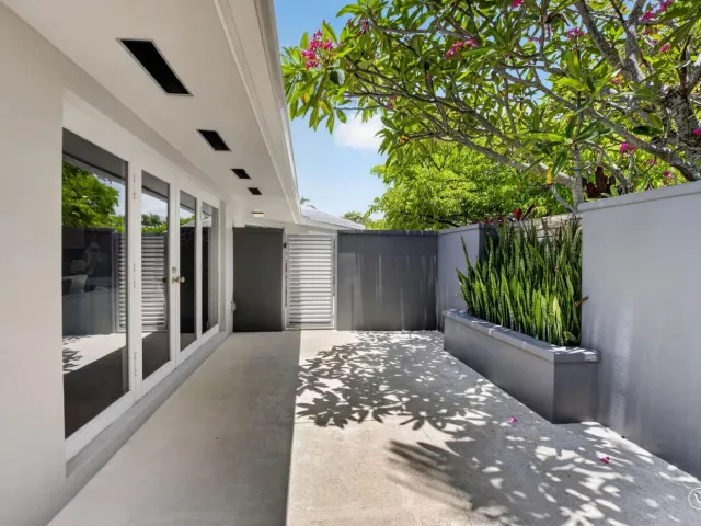 Продажа дома по адресу 2006 NW 3rd Avenue - фото 8913013