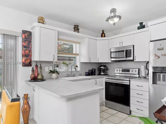 Продажа дома по адресу 6801 SW 27th St - фото 8859841