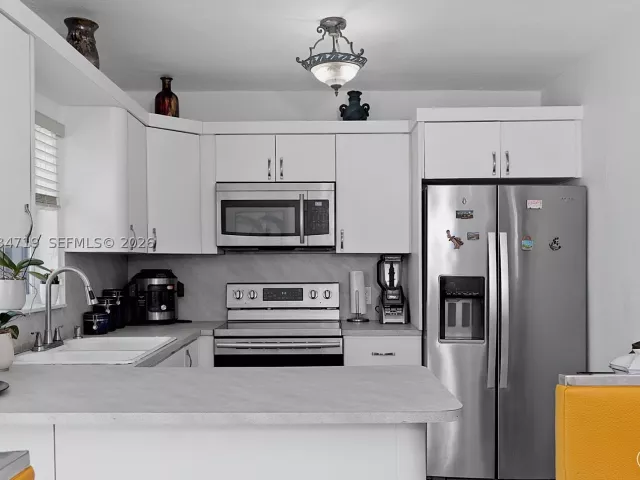 Продажа дома по адресу 6801 SW 27th St - фото 8859842