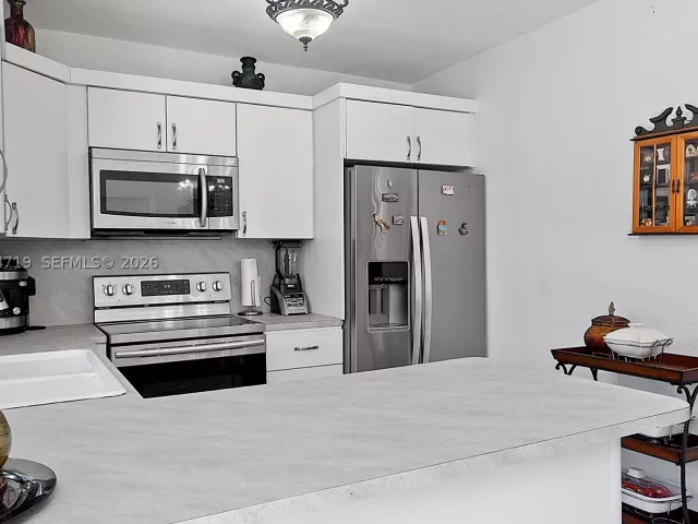 Продажа дома по адресу 6801 SW 27th St - фото 8859843