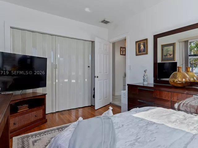 Продажа дома по адресу 6801 SW 27th St - фото 8859847