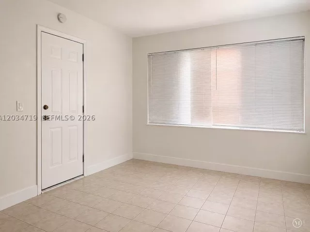 Продажа дома по адресу 6801 SW 27th St - фото 8859850