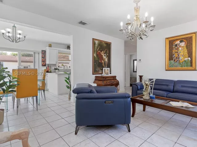 Продажа дома по адресу 6801 SW 27th St - фото 8859837
