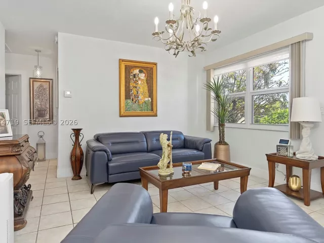 Продажа дома по адресу 6801 SW 27th St - фото 8859838