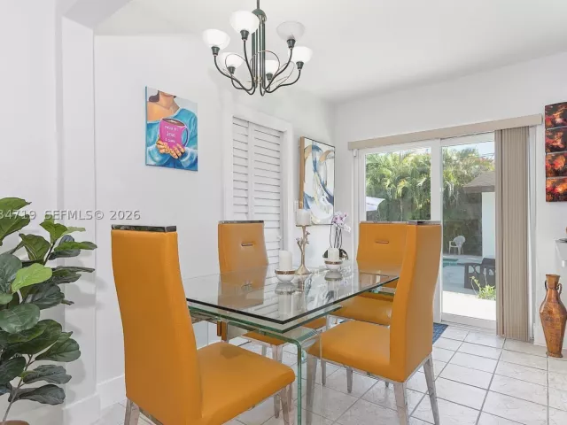 Продажа дома по адресу 6801 SW 27th St - фото 8859840