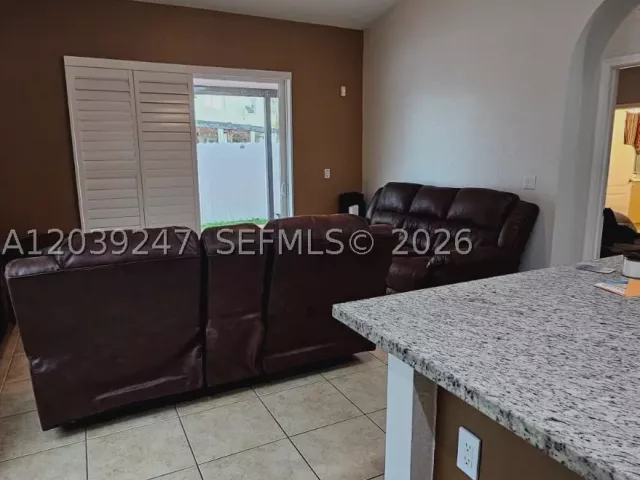 Продажа дома по адресу 4120 NE 22 ND CT - фото 8859721
