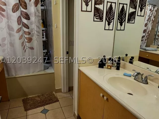 Продажа дома по адресу 4120 NE 22 ND CT - фото 8859728