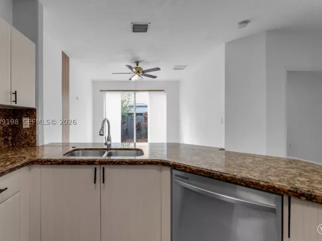 Продажа дома по адресу 14970 SW 9th Ter - фото 8929535