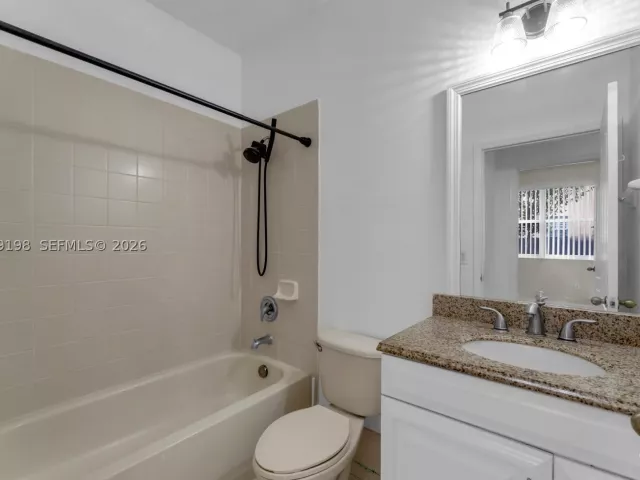 Продажа дома по адресу 14970 SW 9th Ter - фото 8929539