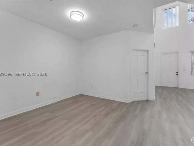 Продажа дома по адресу 14970 SW 9th Ter - фото 8929530