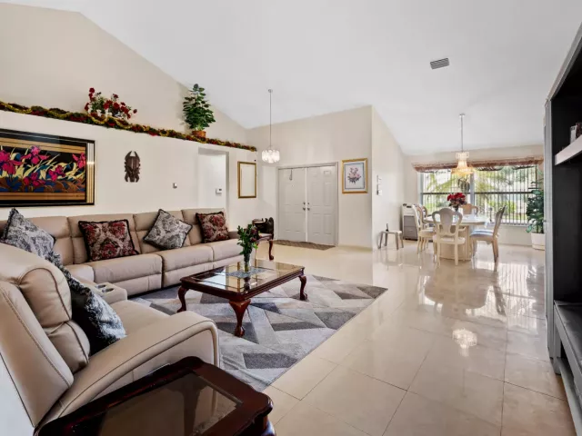Продажа дома по адресу 16146 NW 14th Court - фото 8922552