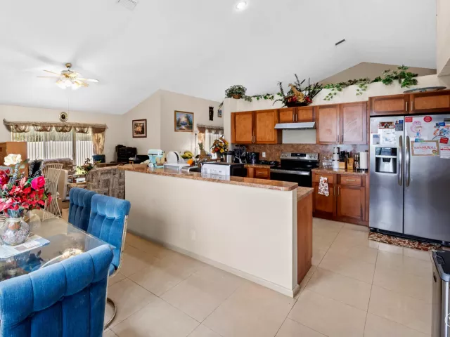 Продажа дома по адресу 16146 NW 14th Court - фото 8922558