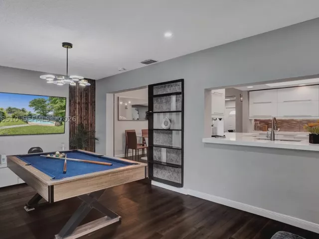 Продажа дома по адресу 4519 Monroe St - фото 8889110