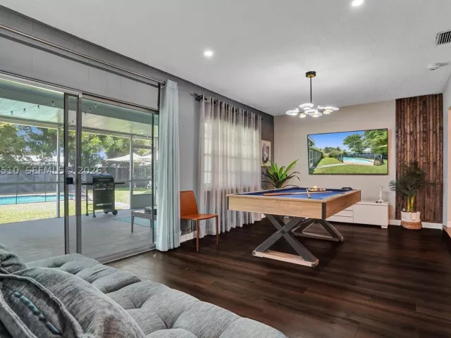 Продажа дома по адресу 4519 Monroe St - фото 8889111