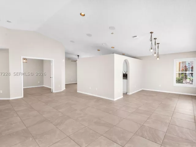 Продажа дома по адресу 467 SW 191st Terrace - фото 8922130