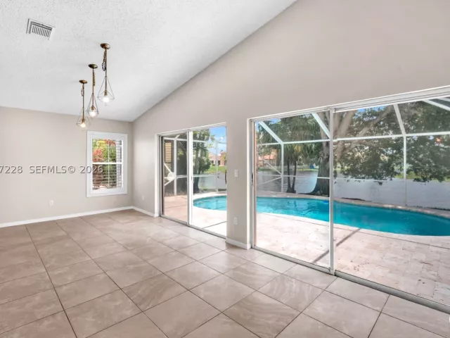 Продажа дома по адресу 467 SW 191st Terrace - фото 8922131