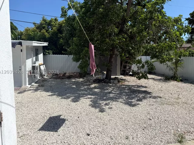 Продажа дома по адресу 1880 NE 159th St - фото 9276635