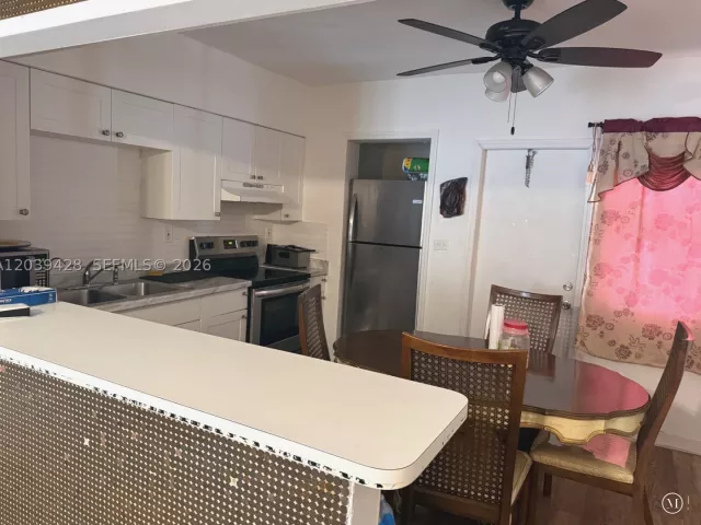 Продажа дома по адресу 1880 NE 159th St - фото 9276640