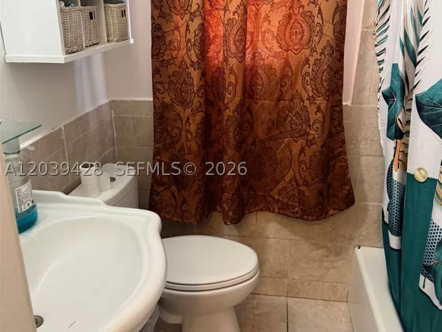Продажа дома по адресу 1880 NE 159th St - фото 9276644