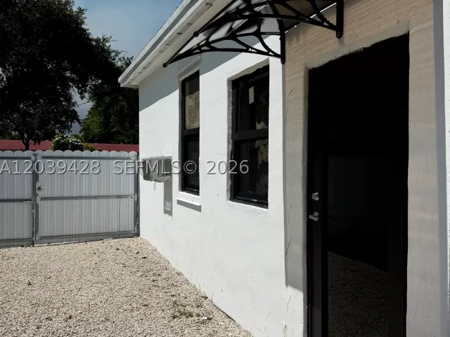 Продажа дома по адресу 1880 NE 159th St - фото 9276628