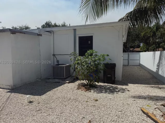 Продажа дома по адресу 1880 NE 159th St - фото 9276631