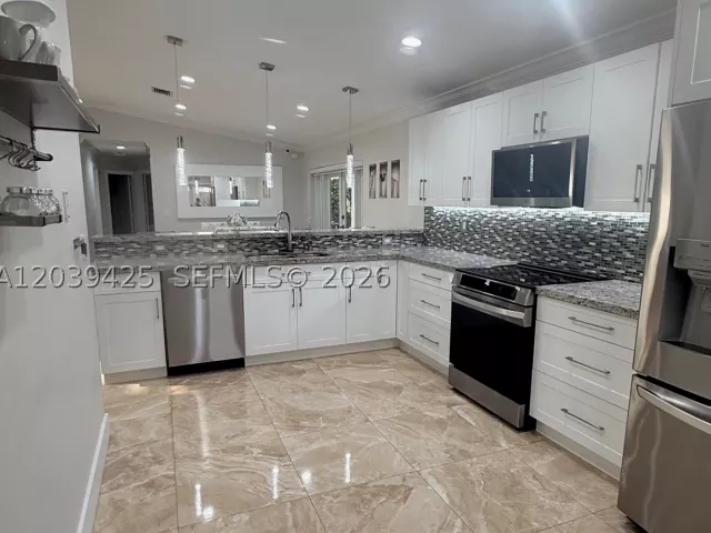 Продажа дома по адресу 19331 NW 57th Ct - фото 8900950