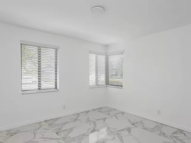 Продажа дома по адресу 3141 NE 14th Avenue - фото 8928775