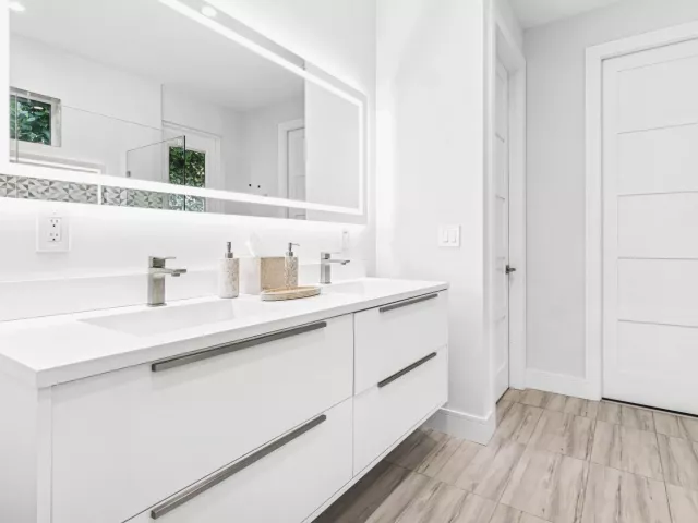 Продажа дома по адресу 412 SE 4th Avenue - фото 9266369