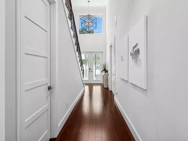 Продажа дома по адресу 412 SE 4th Avenue - фото 9266370