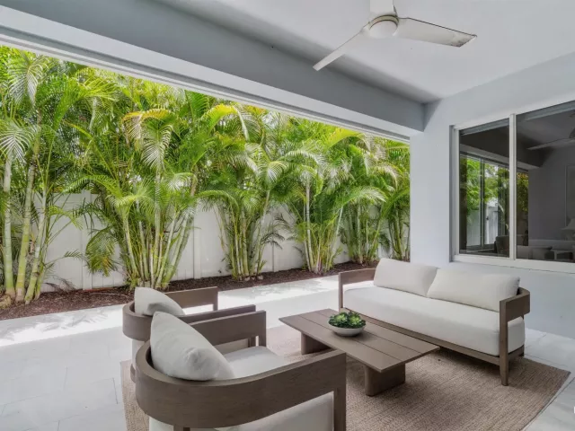 Продажа дома по адресу 412 SE 4th Avenue - фото 9266374