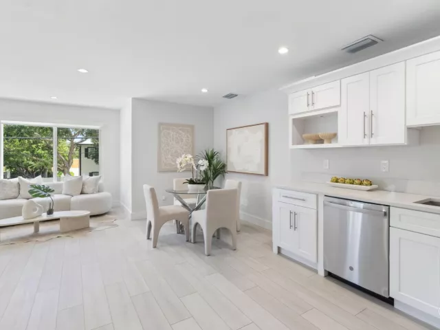 Продажа дома по адресу 412 SE 4th Avenue - фото 9266381