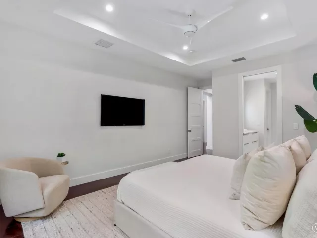 Продажа дома по адресу 412 SE 4th Avenue - фото 9266383