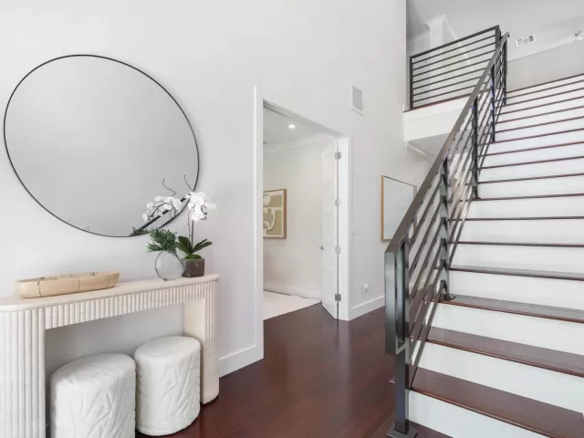 Продажа дома по адресу 412 SE 4th Avenue - фото 9266353