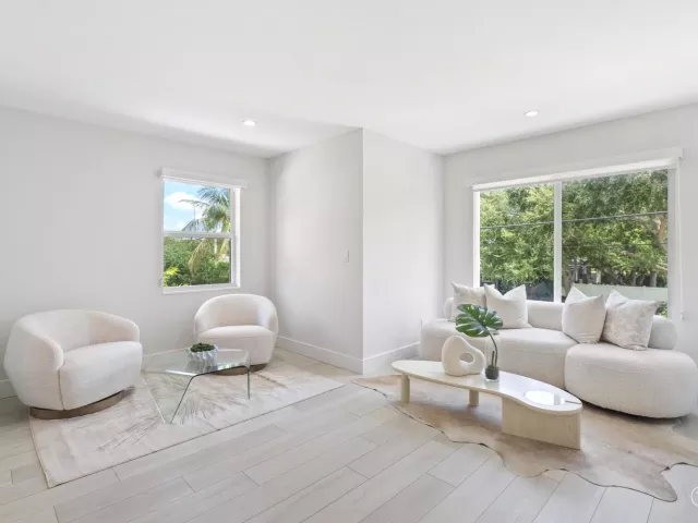 Продажа дома по адресу 412 SE 4th Avenue - фото 9266386