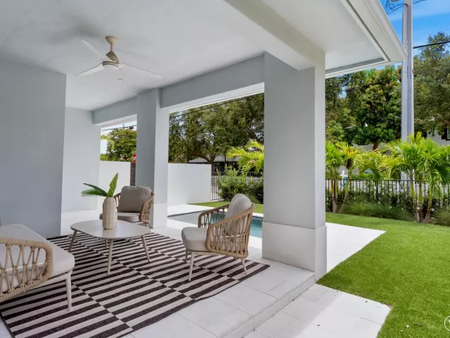 Продажа дома по адресу 412 SE 4th Avenue - фото 9266388