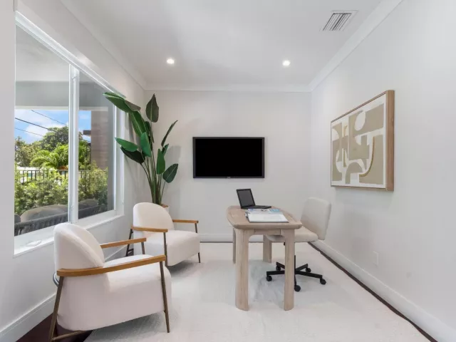 Продажа дома по адресу 412 SE 4th Avenue - фото 9266354